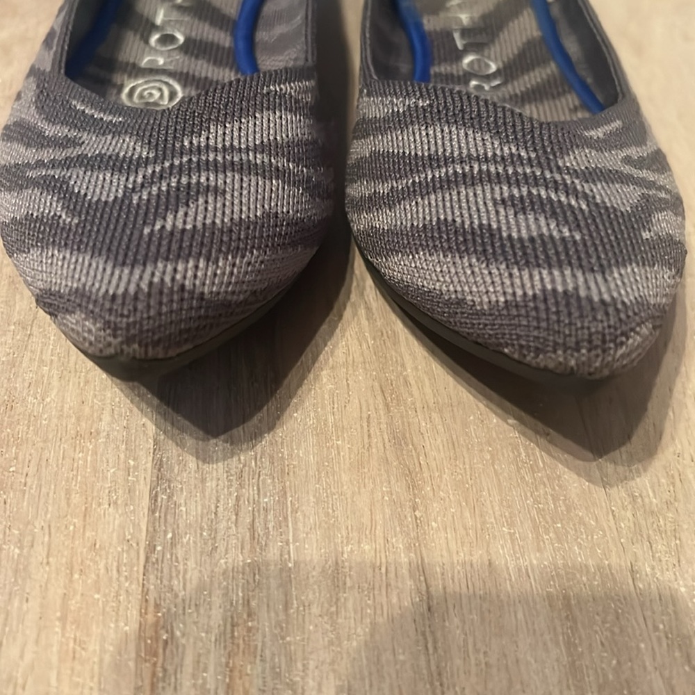 Euc The Point Grey Zebra Print Rothy’s Size 6 Sho… - image 4